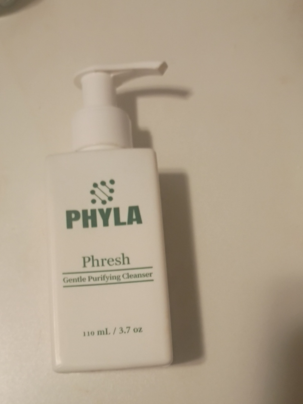 Phresh Gentle Purifying Cleanser – White Bottle, 110 mL